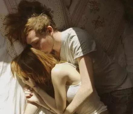 国产情侣做爱人视频,爱情视频中的浪漫时光